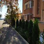 Unique Location With Parking شقة *