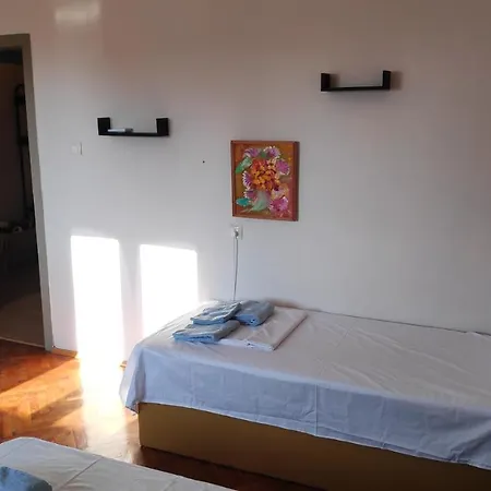 アパート Unique Location With Parking *