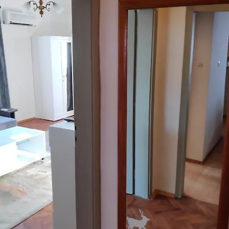 Unique Location With Parking Appartement *