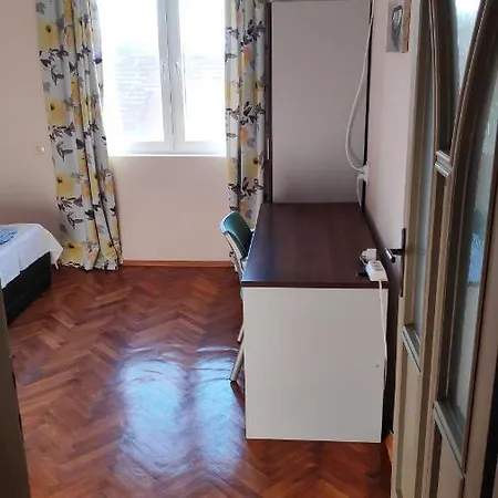 Unique Location With Parking Appartement *