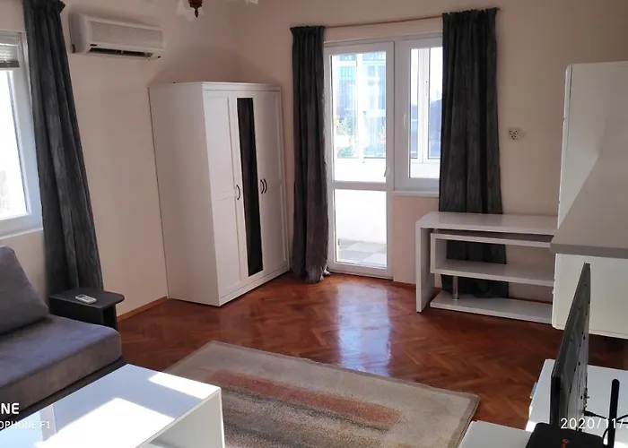 Apartment Unique Location With Parking