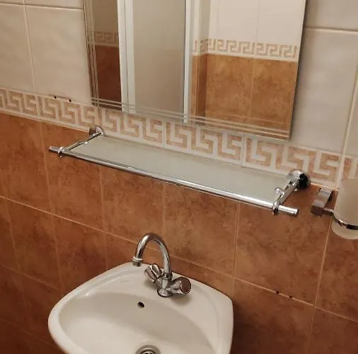 Unique Location With Parking Apartment *