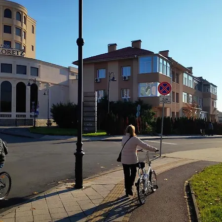 Unique Location With Parking Апартамент Бургас