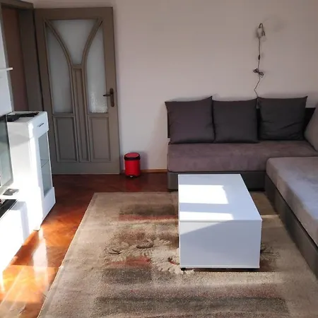 Unique Location With Parking Lejlighed