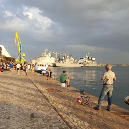 Unique Location With Parking Lejlighed *