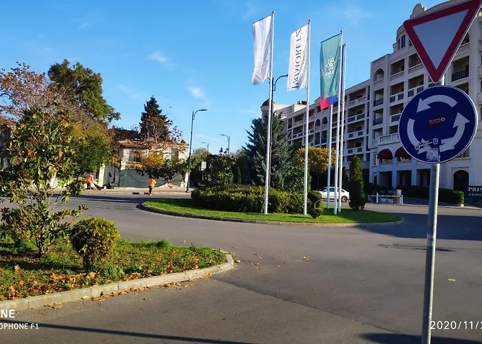 Unique Location With Parking Appartement *