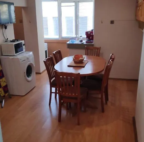 Unique Location With Parking Appartement *