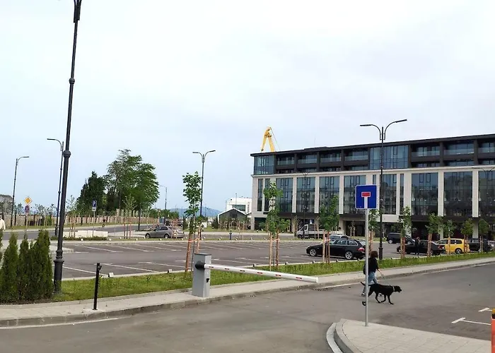 Unique Location With Parking Appartement *